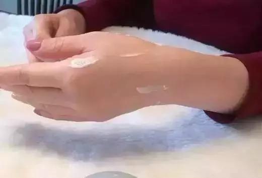 手镯戴不进手上怎么办,手镯胖了摘不下来有什么玄学