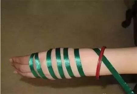 手镯戴不进手上怎么办,手镯胖了摘不下来有什么玄学