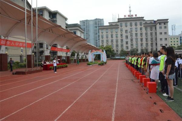 怀化四中：“梦想起航”启梦仪式成就学生诗和远方