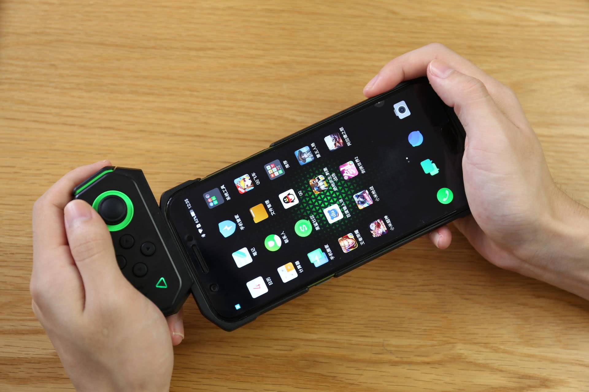 黑鲨游戏手柄吃鸡测评,黑鲨游戏手柄有什么功能