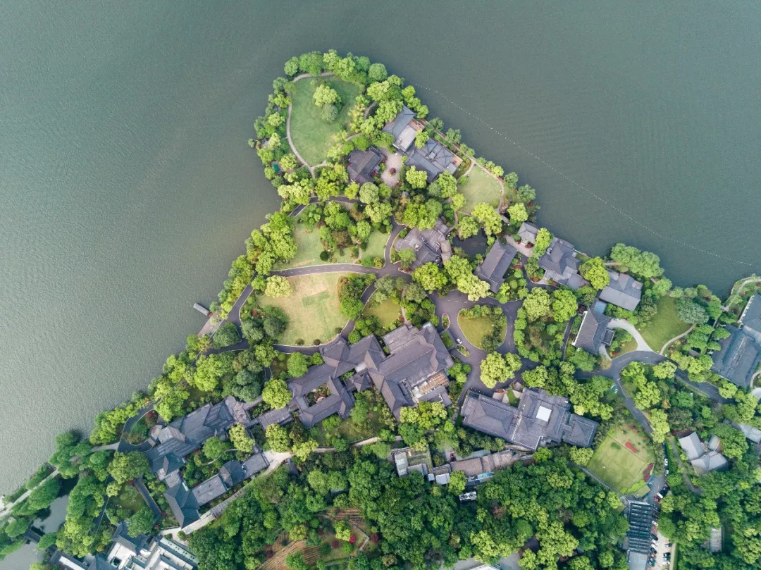 真正的枕西湖水而眠｜西子宾馆，全杭州离西湖最近的床