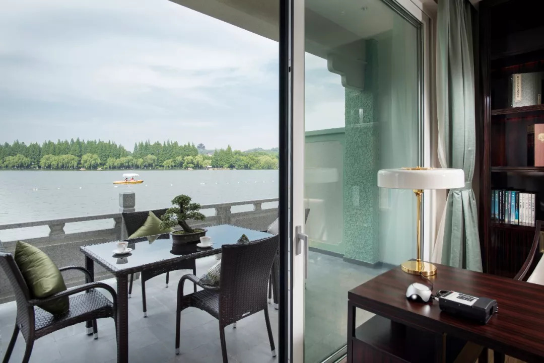 真正的枕西湖水而眠｜西子宾馆，全杭州离西湖最近的床