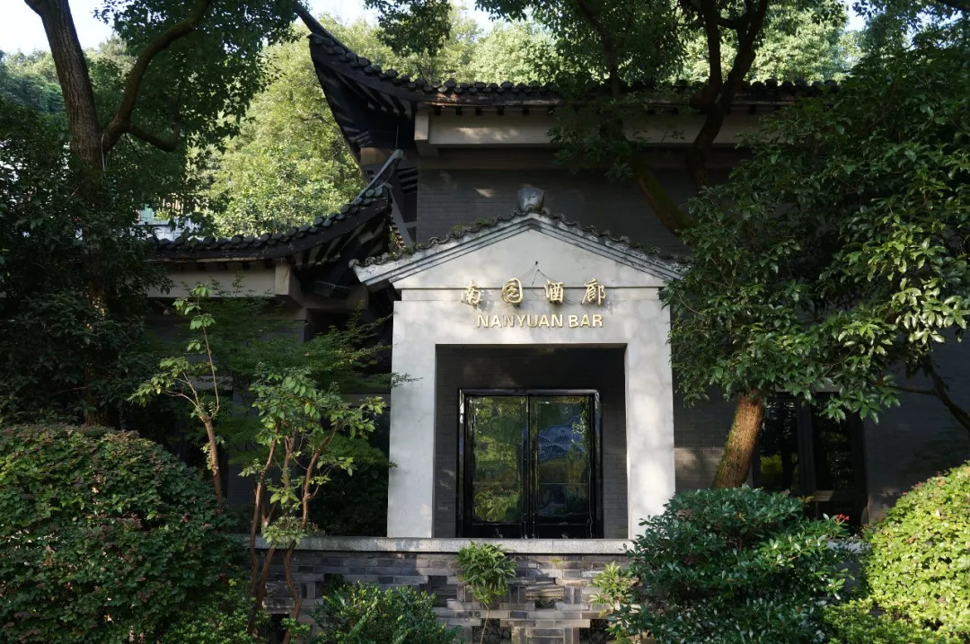 真正的枕西湖水而眠｜西子宾馆，全杭州离西湖最近的床