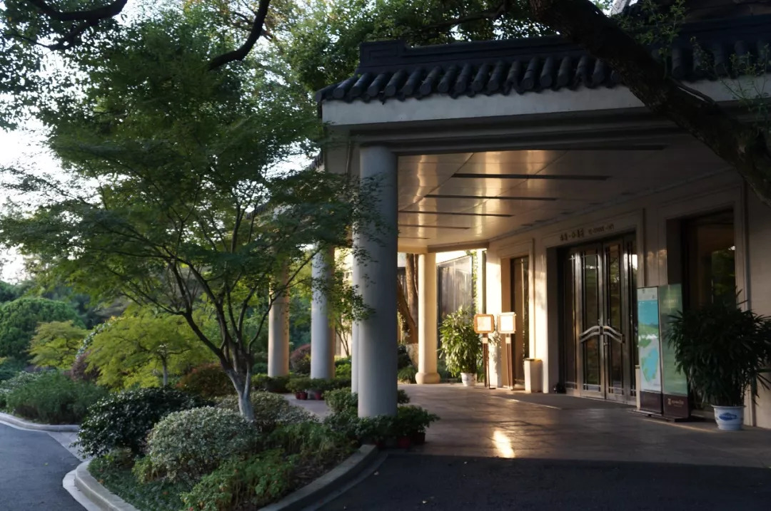 真正的枕西湖水而眠｜西子宾馆，全杭州离西湖最近的床