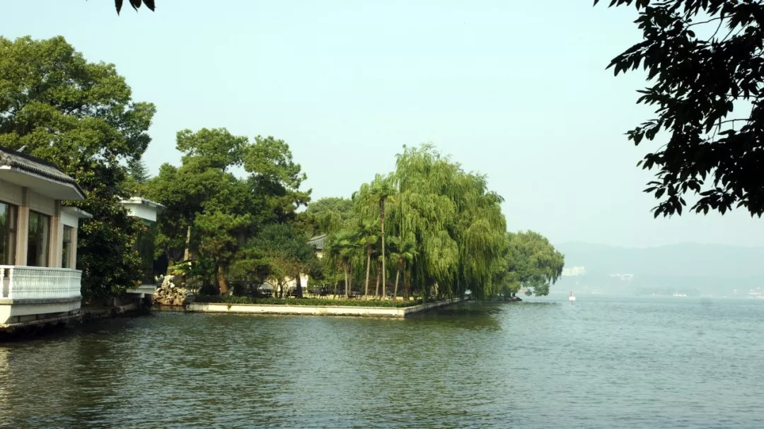 真正的枕西湖水而眠｜西子宾馆，全杭州离西湖最近的床