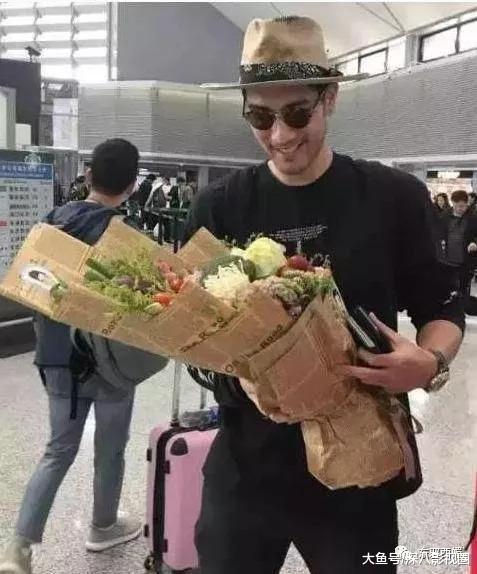 九万块究竟花到哪了？被消费降级式应援笑哭！