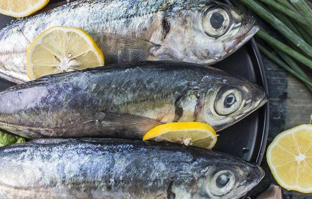 深海鱼油没用,这些年花的都是冤枉钱?真相是:吃鱼更好!