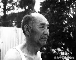 素描的人物画,感恩党素描人物画