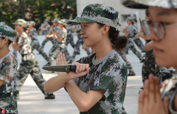 学生军训教官教防身术,军训防身