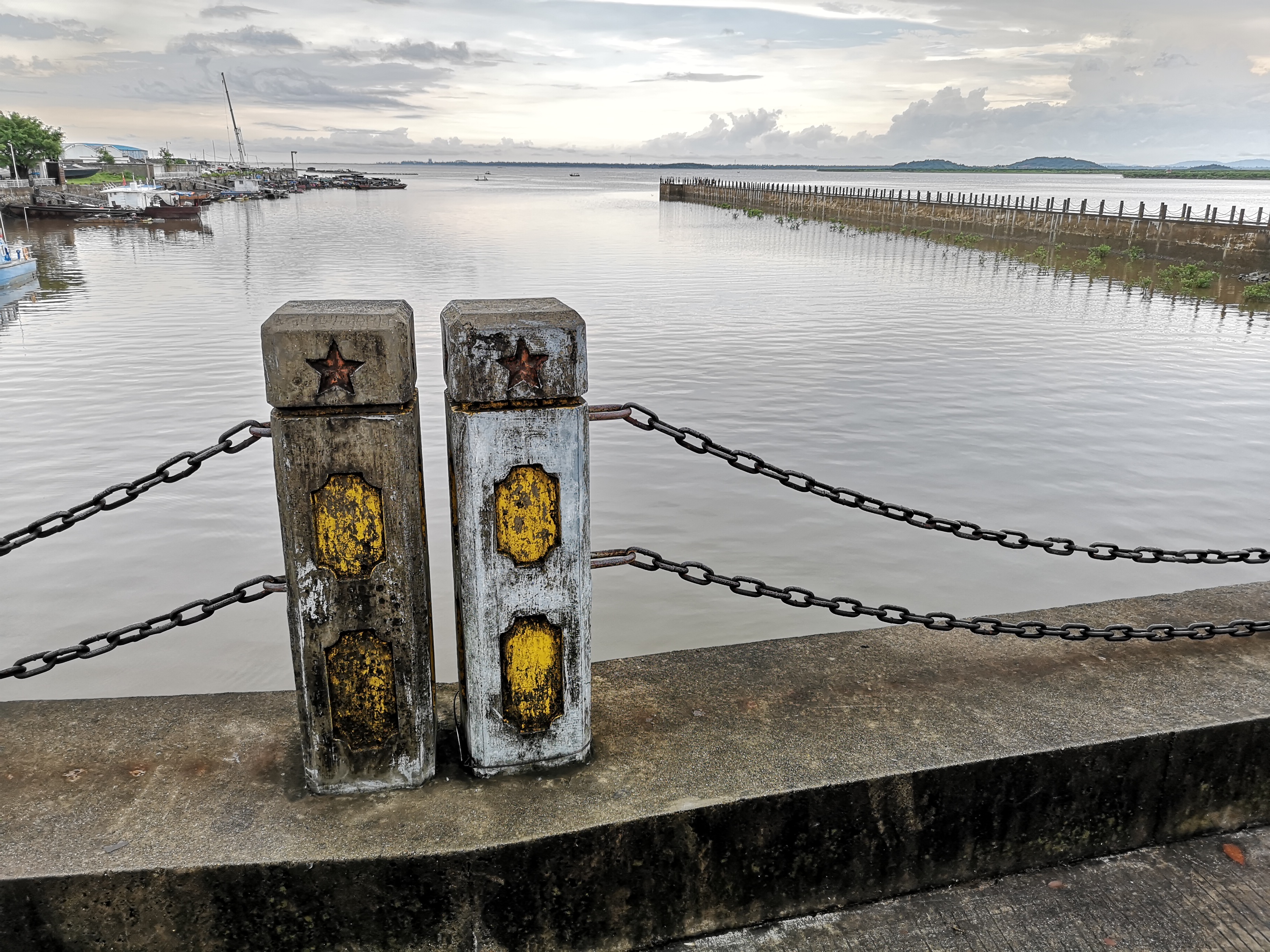 银滩吃海鲜攻略,银滩海鲜大餐推荐