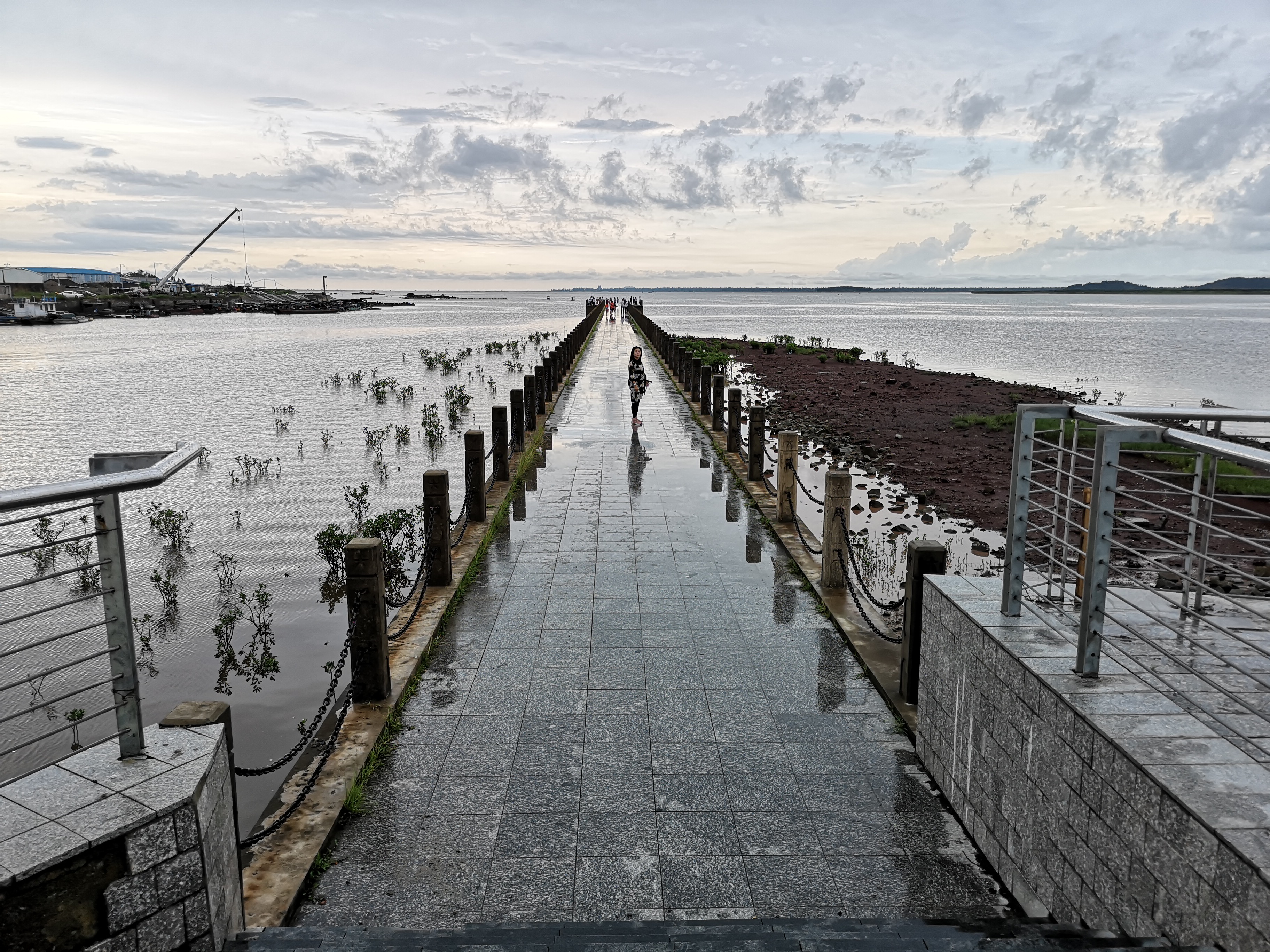 银滩吃海鲜攻略,银滩海鲜大餐推荐