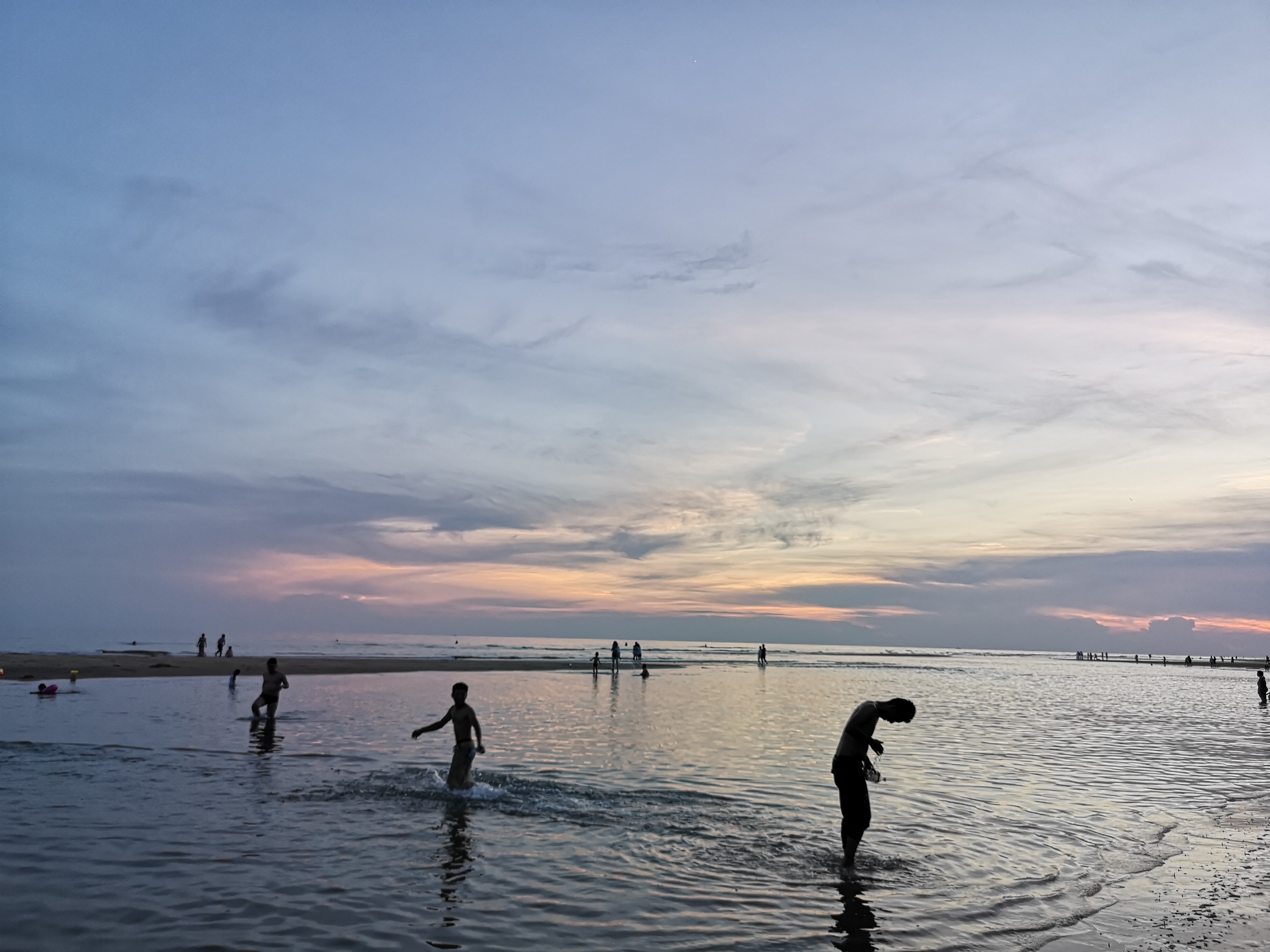 银滩吃海鲜攻略,银滩海鲜大餐推荐