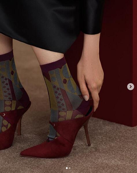 80岁仍旧“玩时尚”？一生一事，小小袜子做成大事业