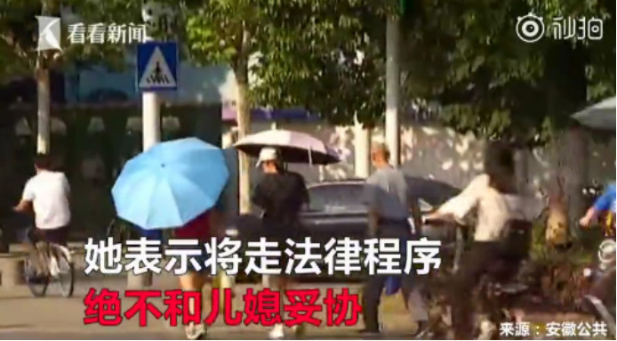 离婚想均分财产不要孩子遭拒，儿媳给在世婆婆送花圈挽联