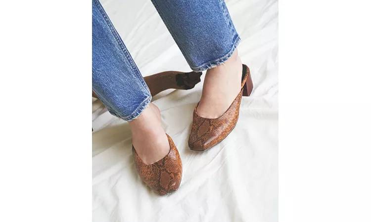 英伦圆头中跟粗跟单鞋搭配,新款圆头平底鞋秋季穿搭