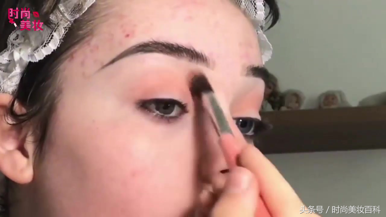 新手化妆如何找到适合自己的妆容,新手化妆简单好看的妆容教程