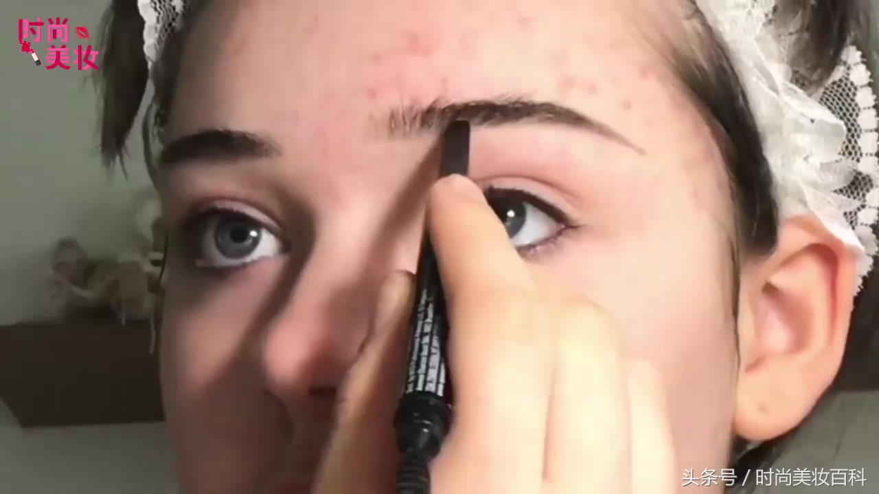 新手化妆如何找到适合自己的妆容,新手化妆简单好看的妆容教程