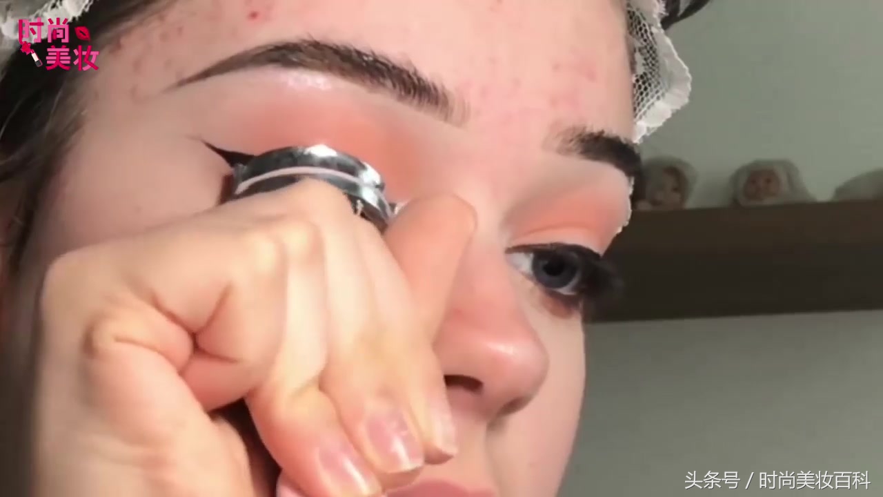 新手化妆如何找到适合自己的妆容,新手化妆简单好看的妆容教程