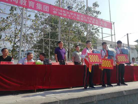 塔沟武校万人表演震撼国外,少林嵩山塔沟武校万人表演