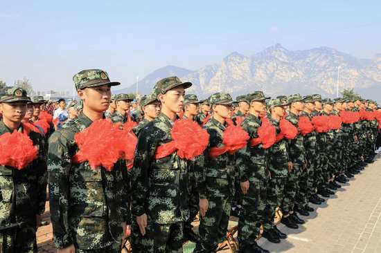 塔沟武校万人表演震撼国外,少林嵩山塔沟武校万人表演