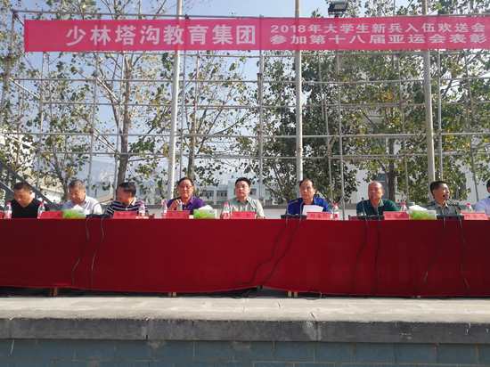 塔沟武校万人表演震撼国外,少林嵩山塔沟武校万人表演