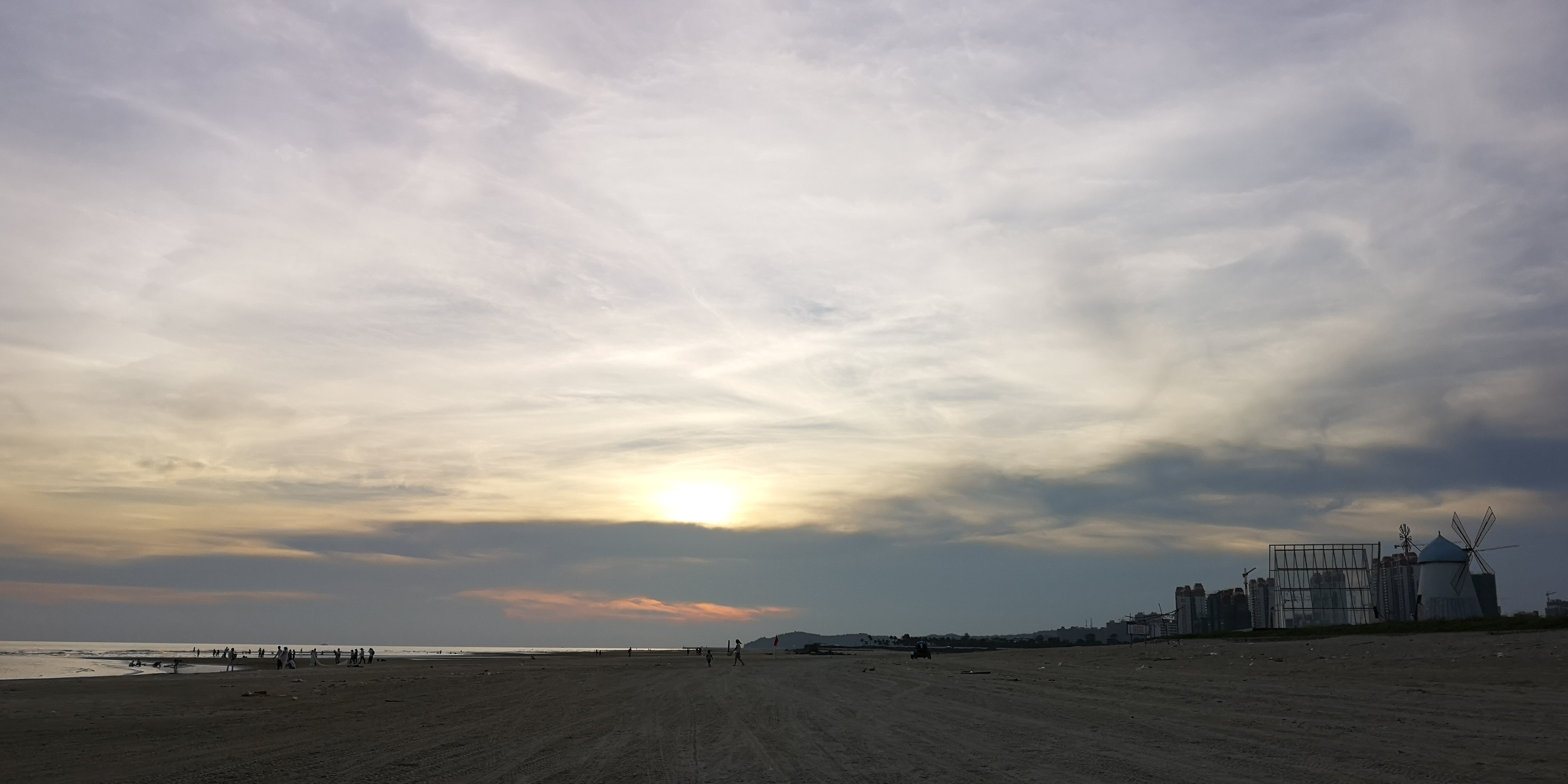 银滩吃海鲜攻略,银滩海鲜大餐推荐