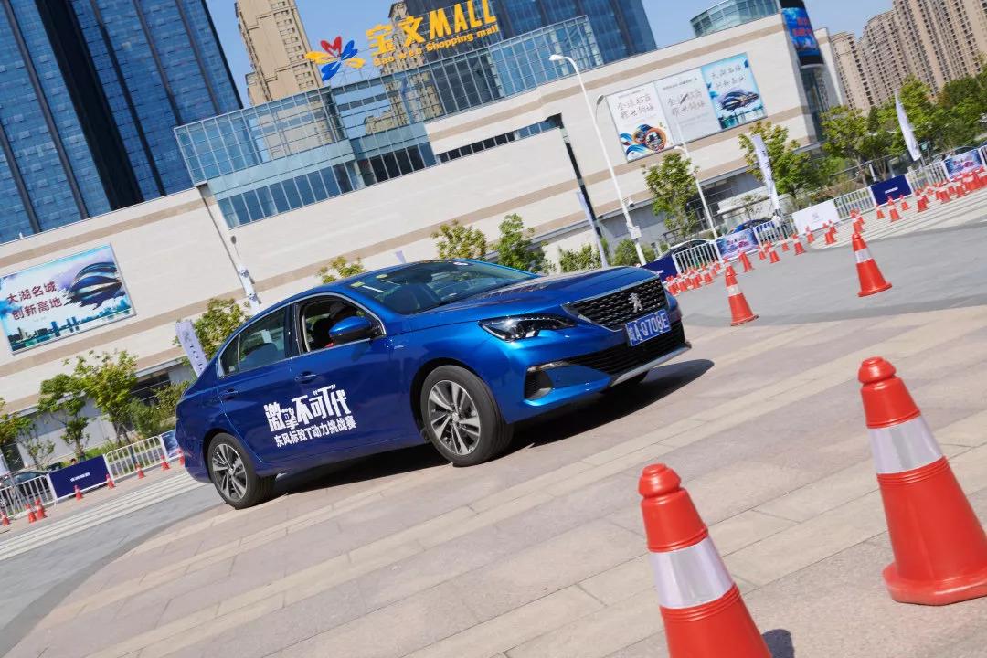 试驾标致4082013款2.0手自一体,试驾标致4081.8l多大马力