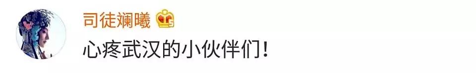 面馆老板在自己店里吃面被嘲讽,面馆员工在餐厅摆摊