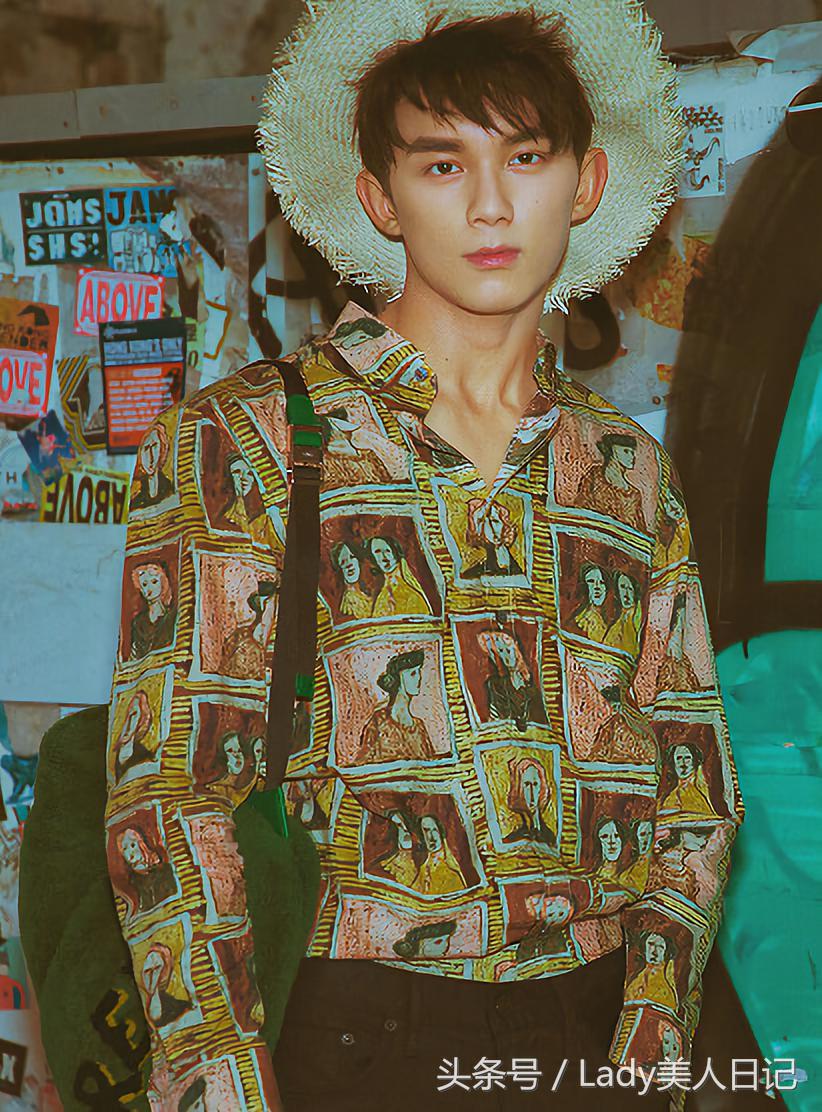 王源蓝色格子衬衫,王源王牌蓝色衬衫