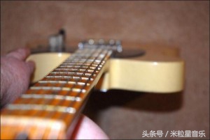 调节吉他琴颈的时候要松弦吗,古典吉他琴颈弯曲怎样调节