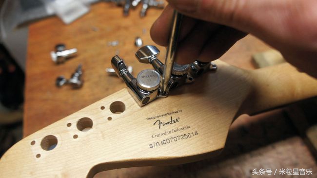 吉他调音把琴弦调断了怎么办,吉他如何更换琴弦并调音