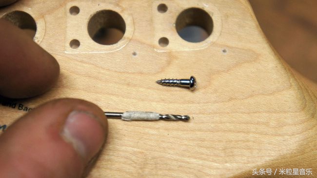 吉他调音把琴弦调断了怎么办,吉他如何更换琴弦并调音