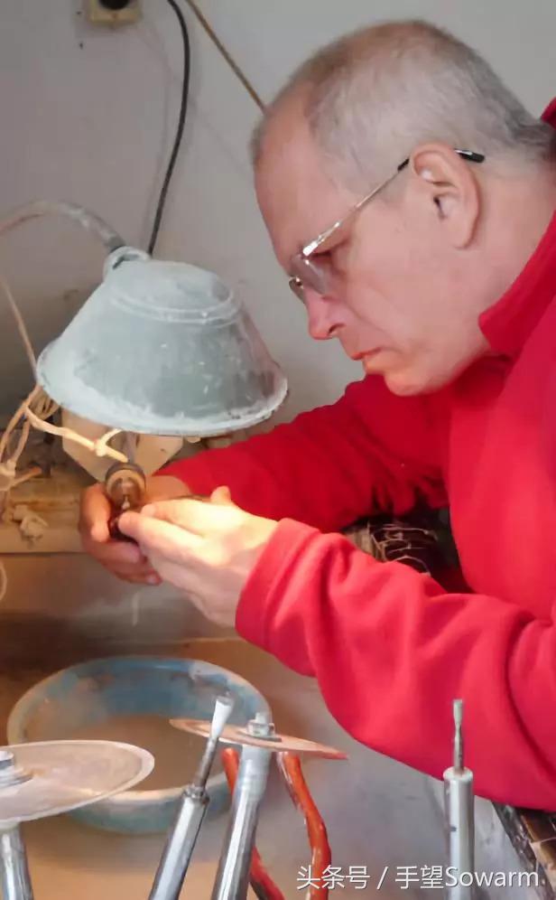 英国大叔在苏州做玉雕,英国人在苏州做玉雕