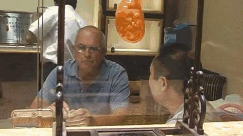 英国大叔在苏州做玉雕,英国人在苏州做玉雕