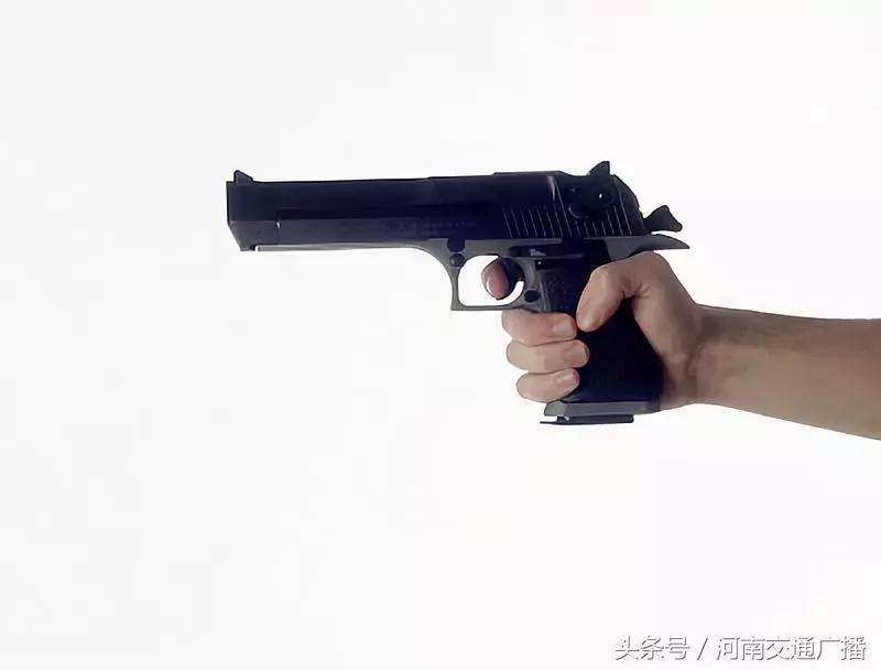 小伙开跑车法拉利炸街被路人教育,男子深夜开走兰博基尼被警察抓