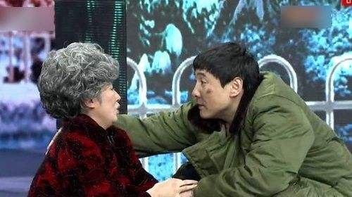 老人摔倒了扶还是不扶,如今老人跌倒扶还是不扶