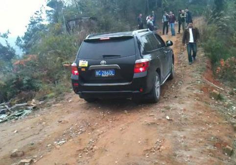 上坡别跟汉兰达下坡躲着凯美瑞,上坡不超汉兰达下坡不超凯美瑞