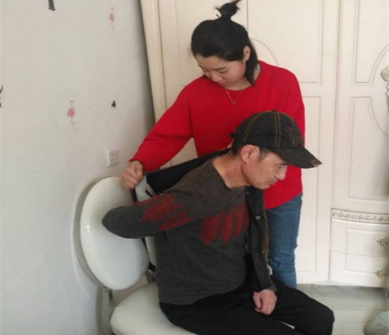 感动！凤台花季女大学生休学照顾父亲