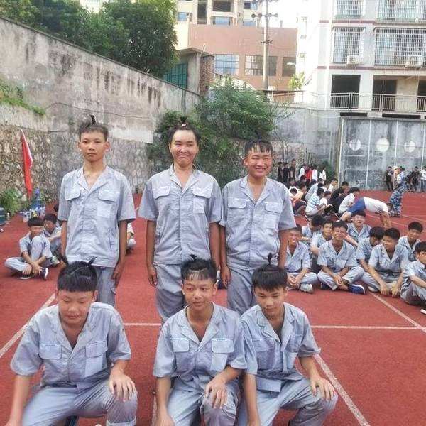 军训教官给女学生剪头发,军训不剪寸头怎么办