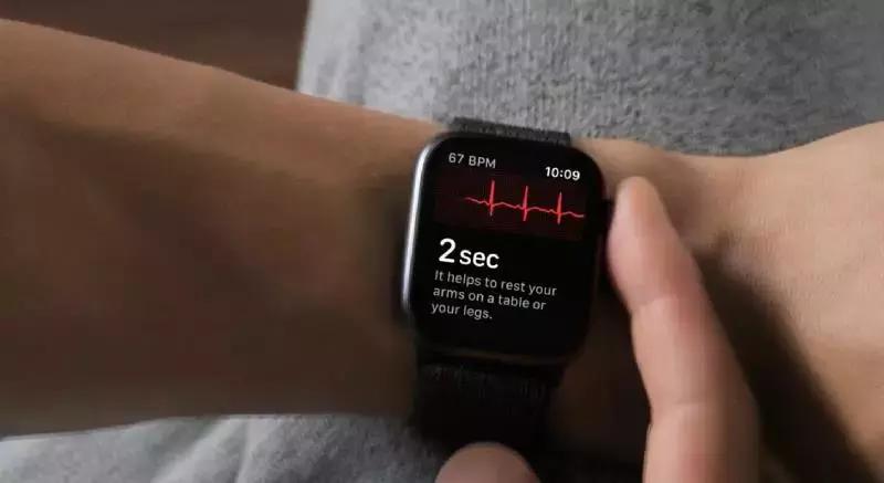 苹果发布史上最贵iPhone,双卡特供中国华为余承东看完直播称稳了