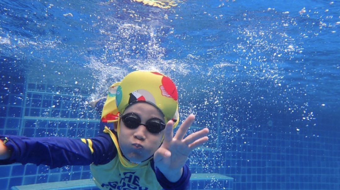 到底有没有必要让小孩子学游泳,孩子到底有没有必要去学游泳