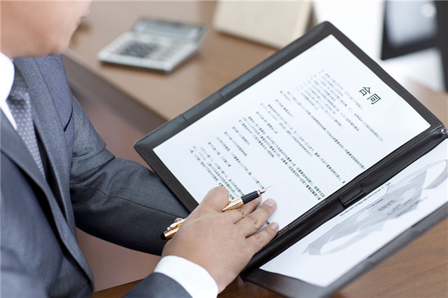 注意了,这种情况下,企业是用证不是用人!