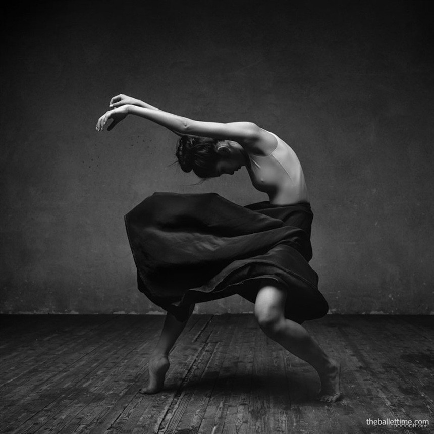 轻舞灰扬-俄罗斯人体艺术摄影作品作者：AlexanderYakovlev