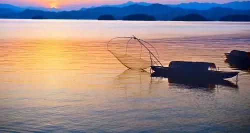 这些民宿藏着千岛湖99%的美，蓝天白云、绿水红叶，邂逅最美秋色