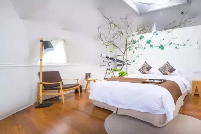 这些民宿藏着千岛湖99%的美，蓝天白云、绿水红叶，邂逅最美秋色