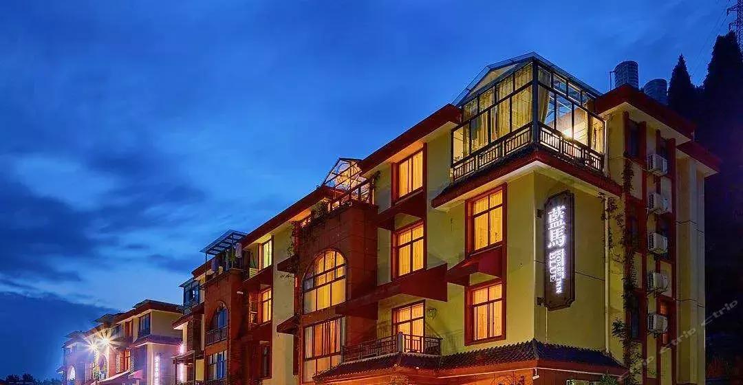 这些民宿藏着千岛湖99%的美，蓝天白云、绿水红叶，邂逅最美秋色