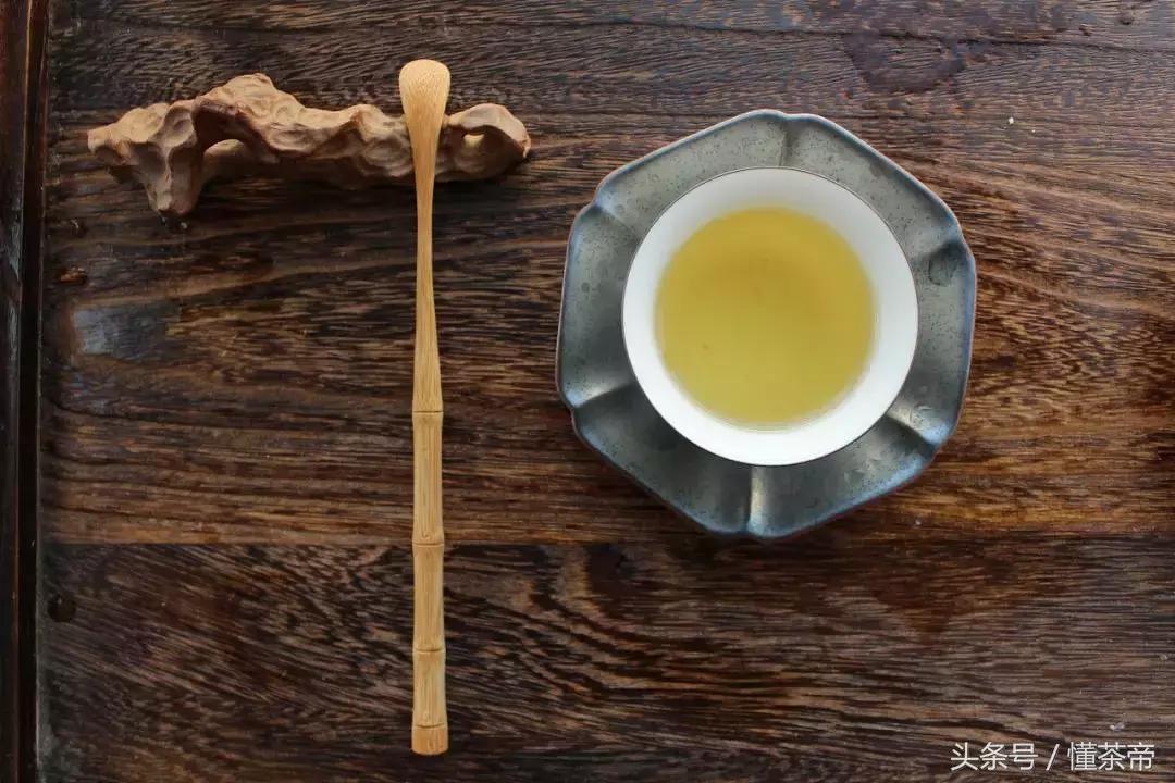 茶叶返青是什么样子的,茶叶放久了怎么处理恢复正常