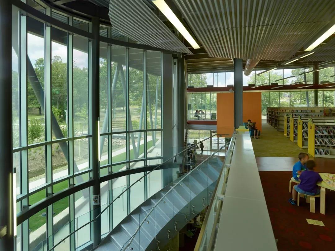 让全家人长草的儿童图书馆长啥样？｜开眼