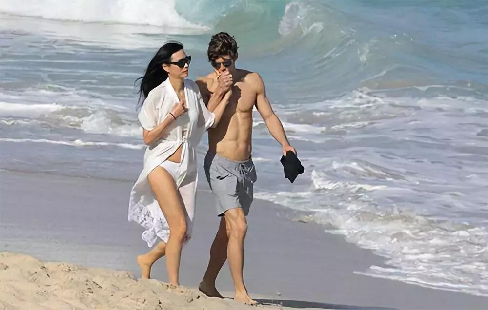 夫妻相差几岁生育最好,测你和未来老公相差几岁最幸福