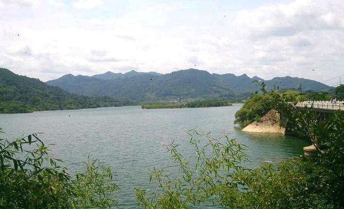 黄山太平湖碧波如镜,太平湖如一幅水墨